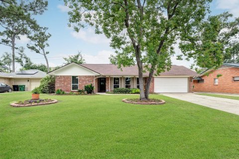 1111 Clovis Rd