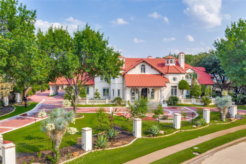 2208 Plantation Lane