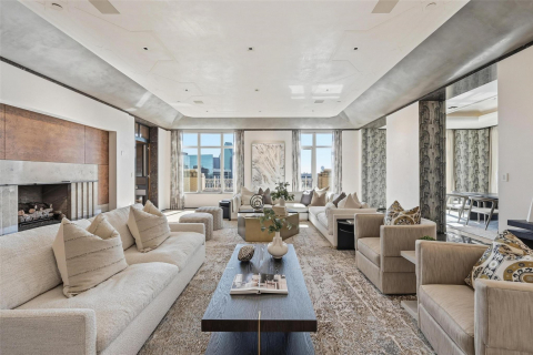 2555 N Pearl Street #2200